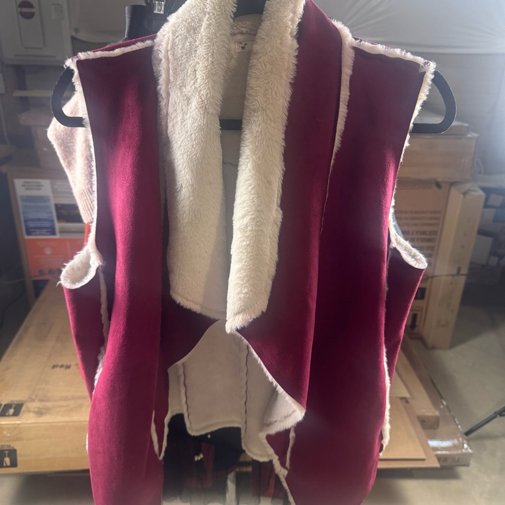 Open-Front Faux-Shearling Vest in Burgundy